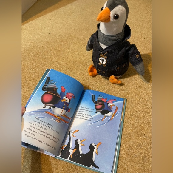 Story time bundle - a Disney book and a toy Penguin - Picture 10 of 10
